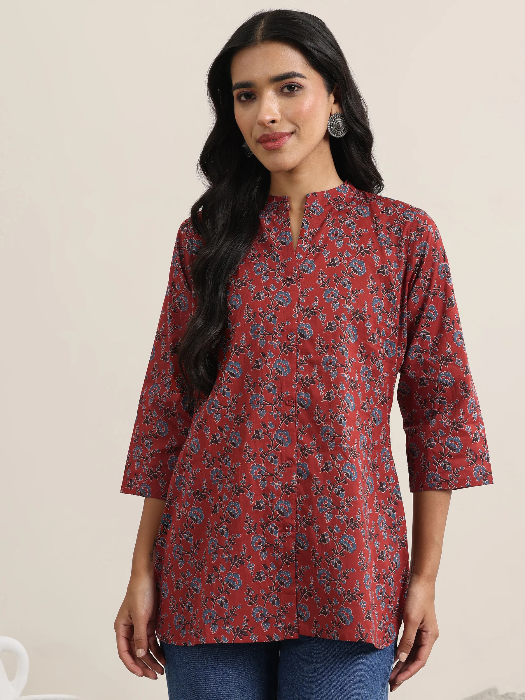 29405O_1_MAIN_9e31936c-bd85-42dd-b35d-d551c7d99ce4.webp Maroon Printed Cotton Straight Short Kurti - Image 1